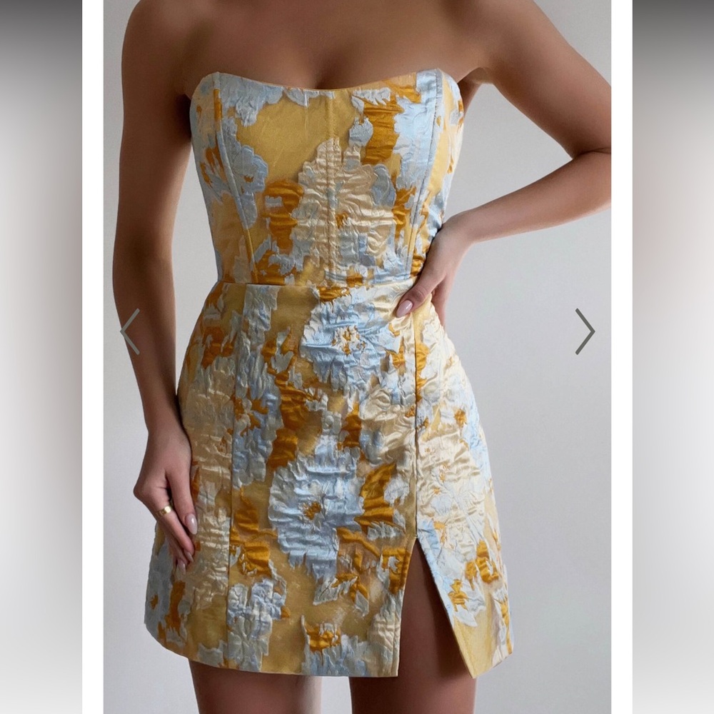 STRAPLESS MINI DRESS IN BLUE JACQUARD